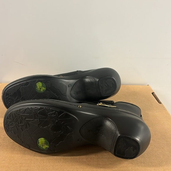 Easy Spirit Black Ankle Boots - Picture 5 of 9